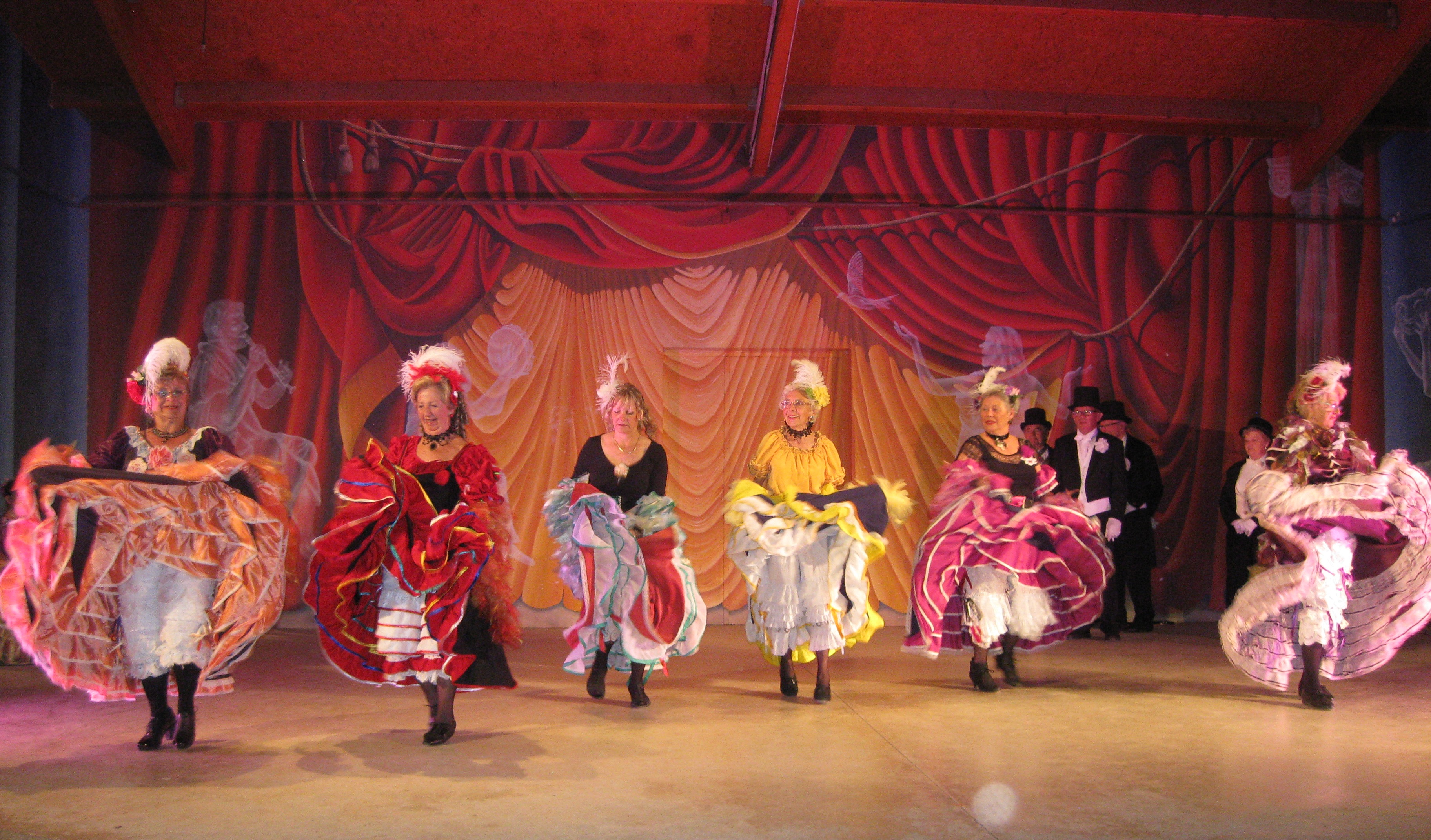 Crinolines en cotillons    French Cancan
